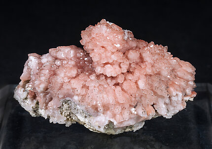 Quartz (variety rose quartz). Side
