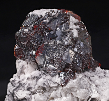 Sphalerite with Dolomite and Siderite. Detail / Photo: Joaquim Calln