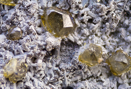 Galena with Cerussite, Plumbogummite, Quartz and Wulfenite. micro photo: Dr. Csar Menor-Salvn