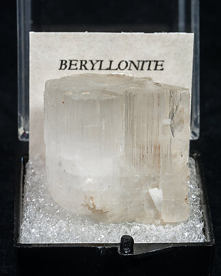 Beryllonite. Front