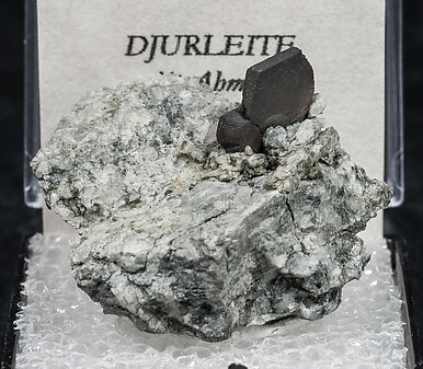 Djurleite-Chalcocite intergrowth on Calcite. 