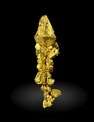 Oro (macla de la espinela). Vista frontal / Foto: Joaquim Calln