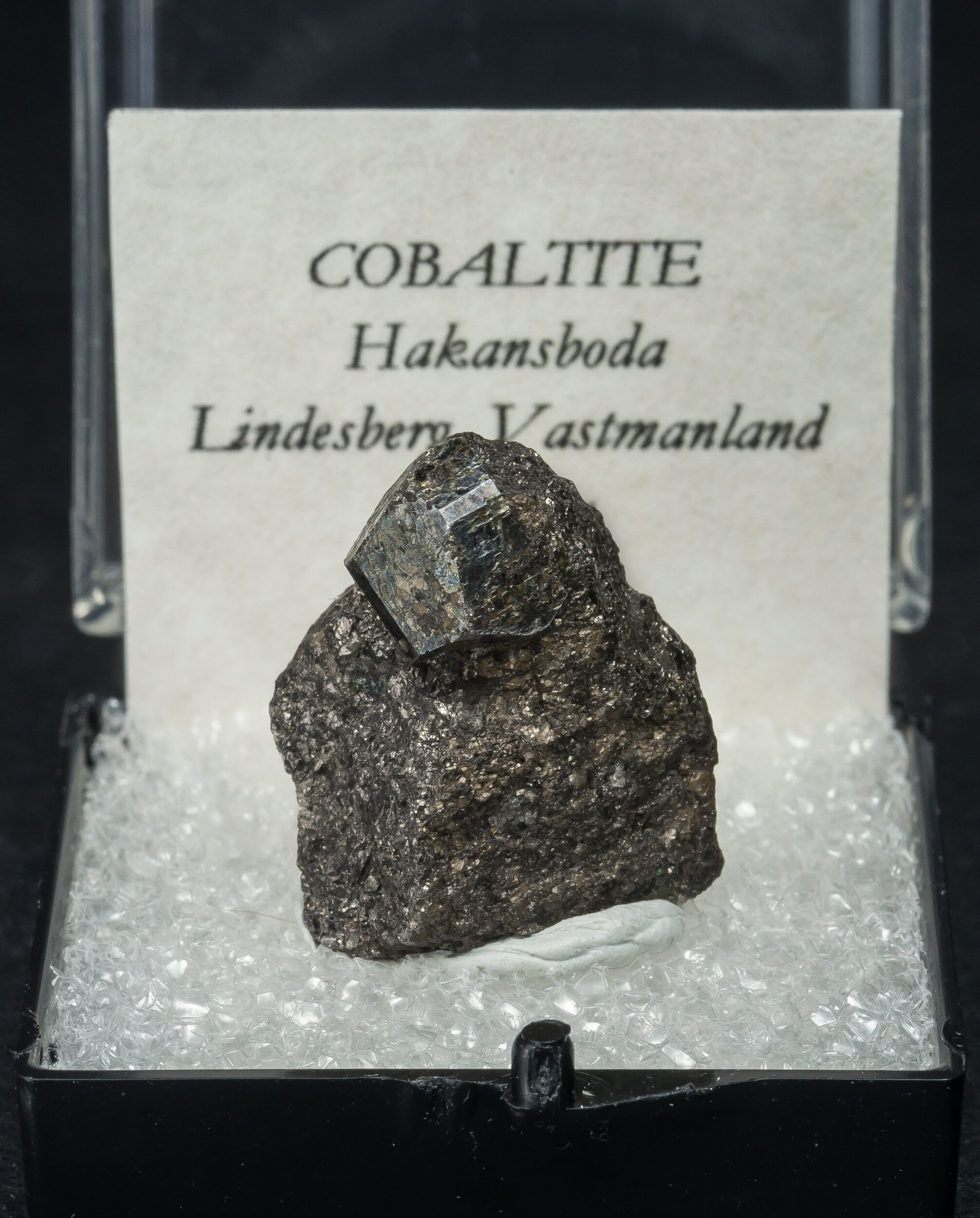 specimens/s_imagesAO3/Cobaltite-TAQ12AO3f1.jpg