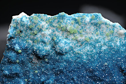 Cuprodongchuanite with Veszelyite. Detail / Photo: Joaquim Calln