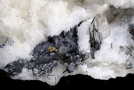 Lengenbachite with Jordanite and Calcite. Detail / Photo: Joaquim Calln