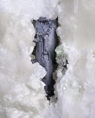 Sartorite on Calcite. Detail / Photo: Joaquim Calln