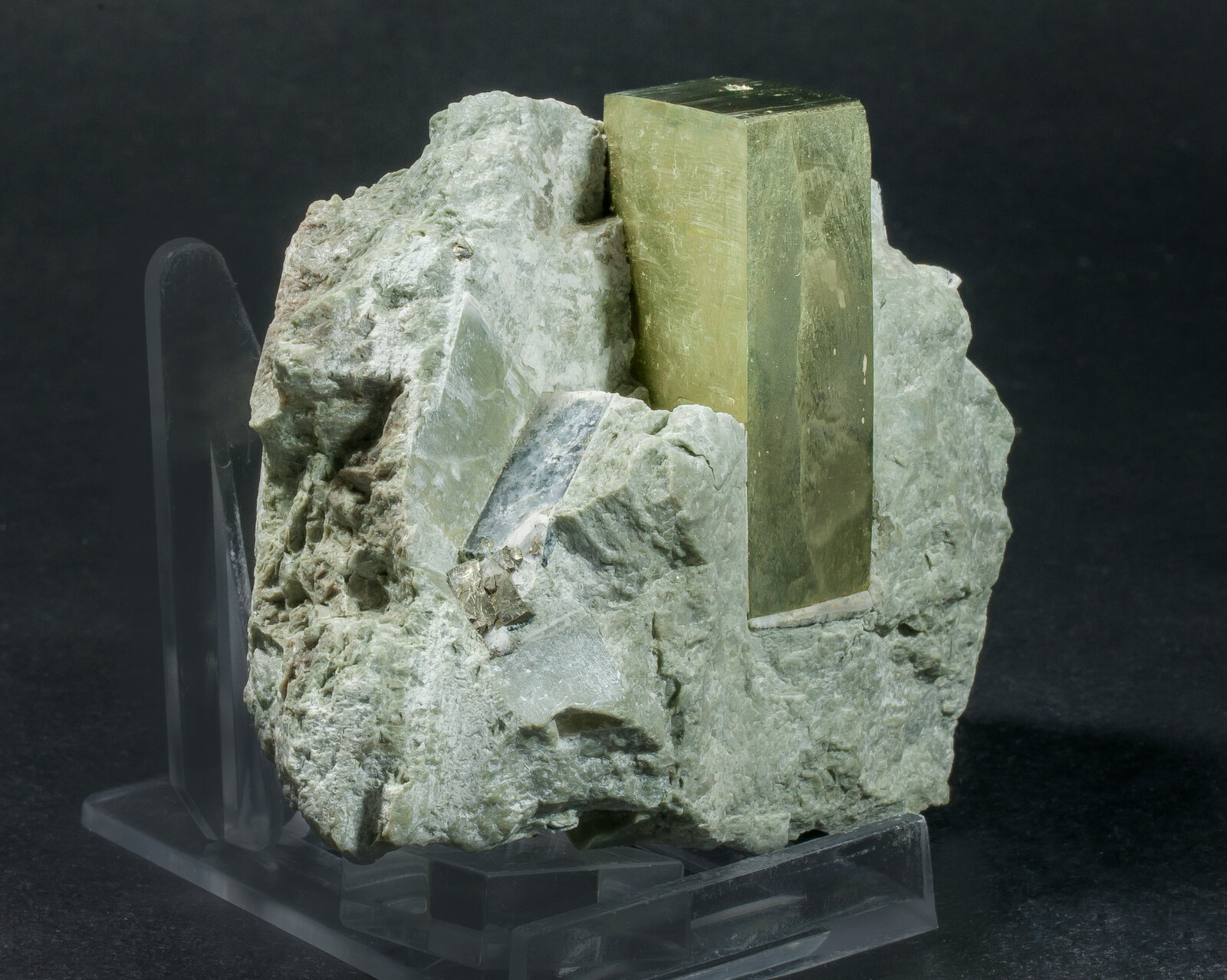 specimens/s_imagesAO5/Pyrite-NEA97AO5s1.jpg