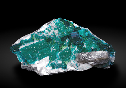 Dioptase on Dolomite and with Cerussite. Front / Photo: Joaquim Calln