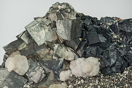 Arsenopyrite with Calcite, Pyrite, Sphalerite and Rhodochrosite. 