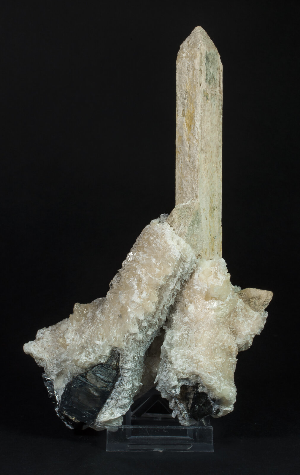specimens/s_imagesAO8/Stibiconite-TFR1AO8r.jpg