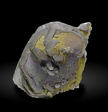 Calcite with Pyrite. Top / Photo: Joaquim Calln