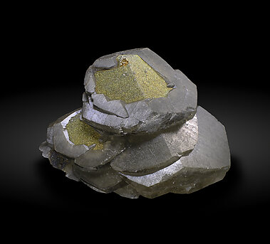 Calcite with Pyrite. Front / Photo: Joaquim Calln