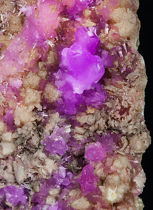 Talmessite coating Calcite and with Calcite (variety Co-bearing calcite). 