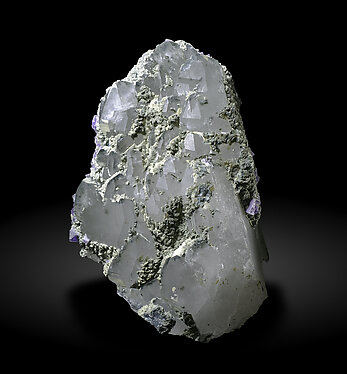 Fluorite with Quartz, Muscovite and Chlorite. Rear / Photo: Joaquim Calln