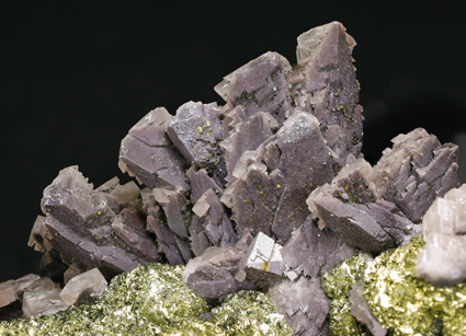 Chalcopyrite with Calcite. Detail / Foto: Joaquim Calln