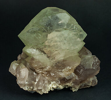 Quartz (variety smoky and gwindel) with Chlorite. Front