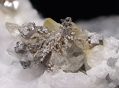 Silver with Calcite. Detail / Photo: Joaquim Calln