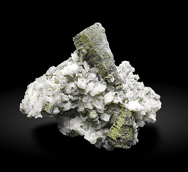 Donnayite-(Y) with Calcite. Side / Photo: Joaquim Calln