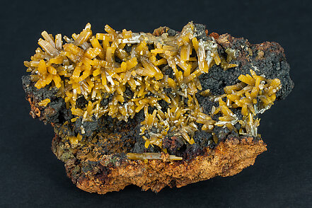 Wulfenite with limonite. Front