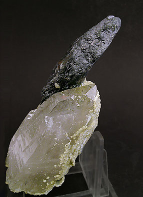 Doubly terminated Ferberite with doubly terminated Quartz. Side