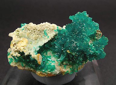Dioptase with Wulfenite. 