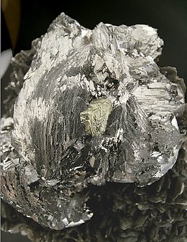 Arsenopyrite with Muscovite and Pyrite. 