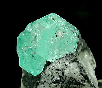 Doubly terminated Beryl (variety emerald). Side