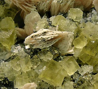 Fluorite with Baryte, Tetrahedrite and Chalcopyrite. 