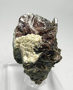 Axinite-(Fe) with Albite. Front