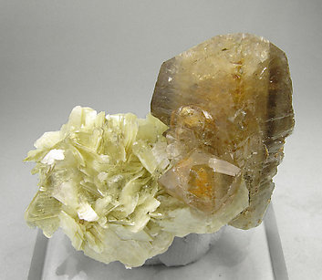 Herderite with Muscovite. Front