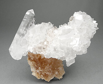 Magnesite with Quartz and inclusions. Top