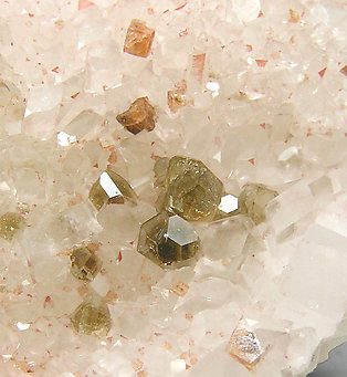 Svanbergite with Magnesite and Fluor-uvite. 