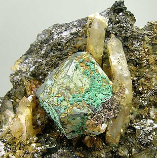 Ksterite with Mushistonite, Quartz, Beryl and Calcite. 
