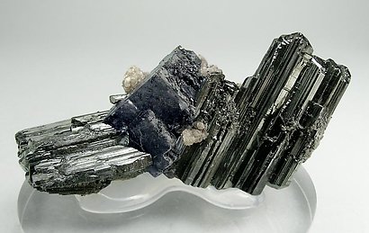 Bournonite with Fluorite, Muscovite and Jamesonite.