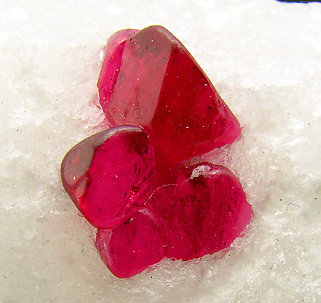 Spinel with Calcite. 