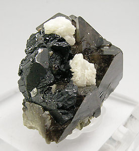 Scheelite with Calcite. Side
