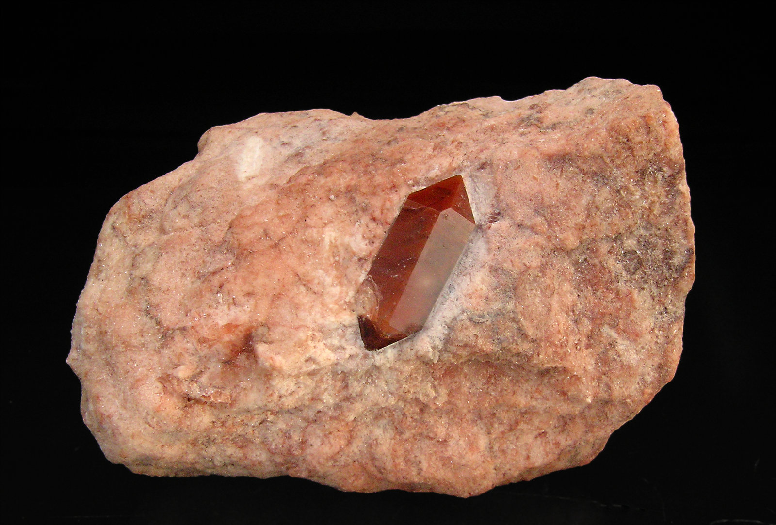 specimens/s_imagesQ1/Quartz_red-NA8Q1.jpg