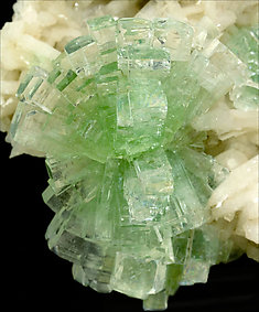 Fluorapophyllite-(K) with Stilbite. 