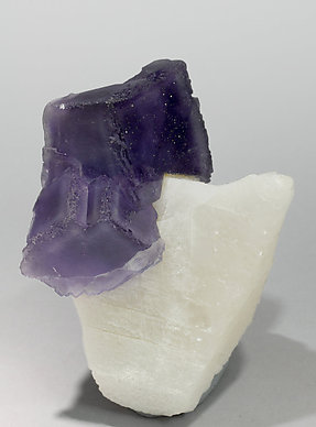 Fluorite with Calcite and Chalcopyrite. Side