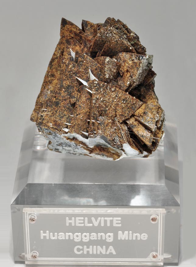 specimens/s_imagesW1/Helvite-TJ74W1f.jpg