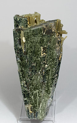 Hedenbergite with Quartz and Calcite.