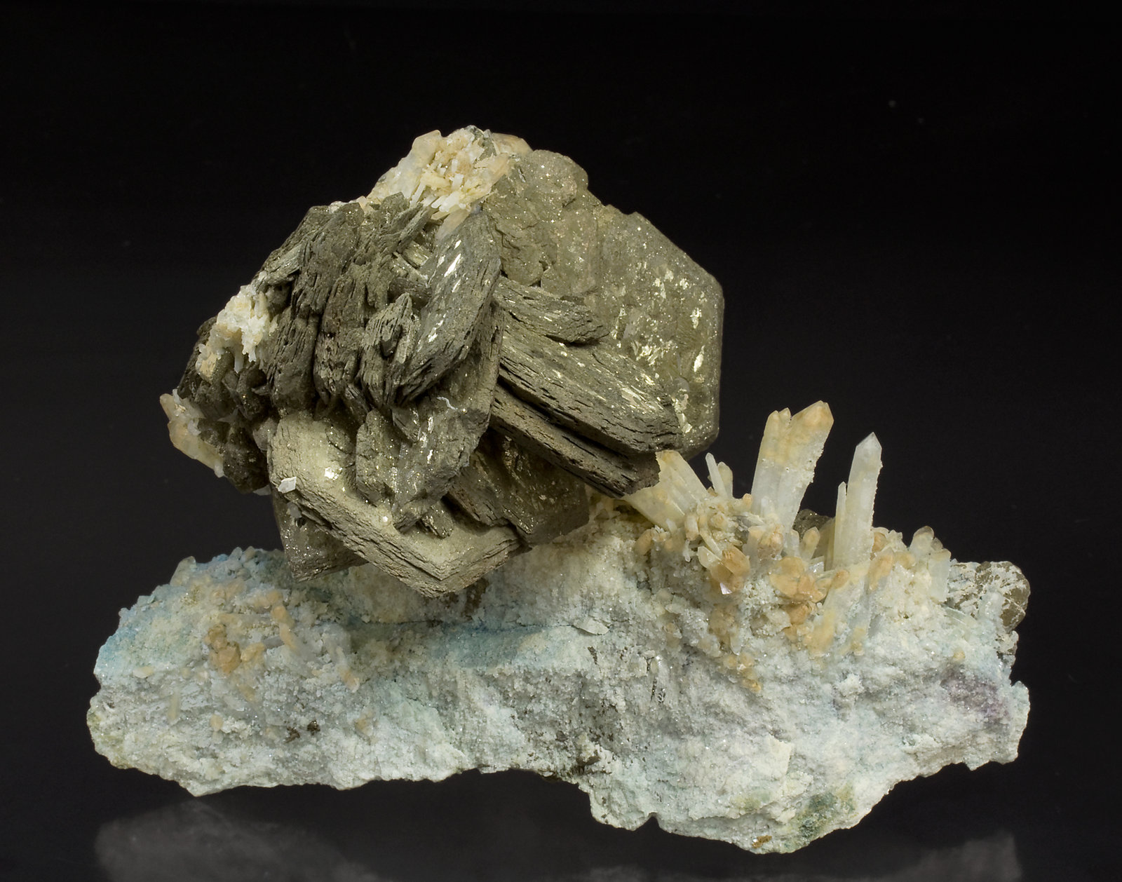 specimens/s_imagesW6/Pyrrhotite-JZ50W6f.jpg