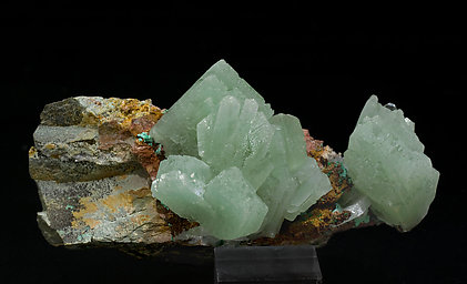 Baryte with Malachite and inclusions of Malachite. Side