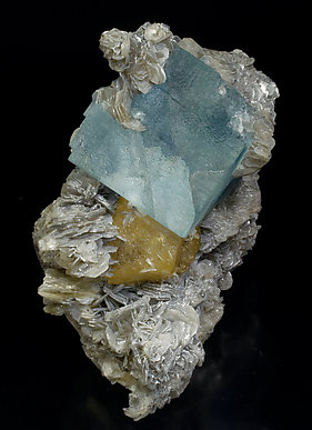 Fluorite with Scheelite and Muscovite. Side