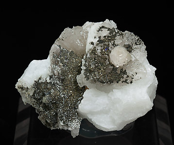 Bavenite with Pyrite, Fluorite and chlorite. 