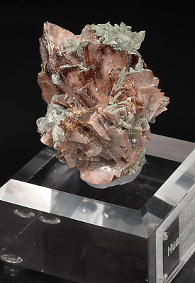 Helvine-Genthelvite with Calcite, Quartz and chlorite. Side