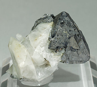 Gersdorffite with Calcite and Quartz. 