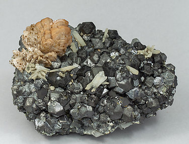 Genthelvite with Magnetite and Quartz. Side