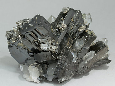 Ferberite with Quartz, Arsenopyrite and Muscovite. Side