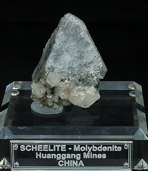 Scheelite with Molybdenite inclusions and Quartz.